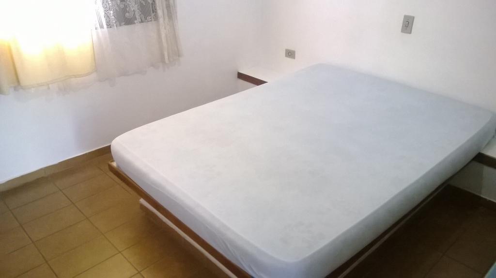 Quarto Grande com Cama de Casal ou 2 de Solteiro